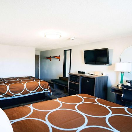 ซูเปอร์ 8 บาย วินด์แฮม พูโบล Hotel พัวโบล ภายนอก รูปภาพ
