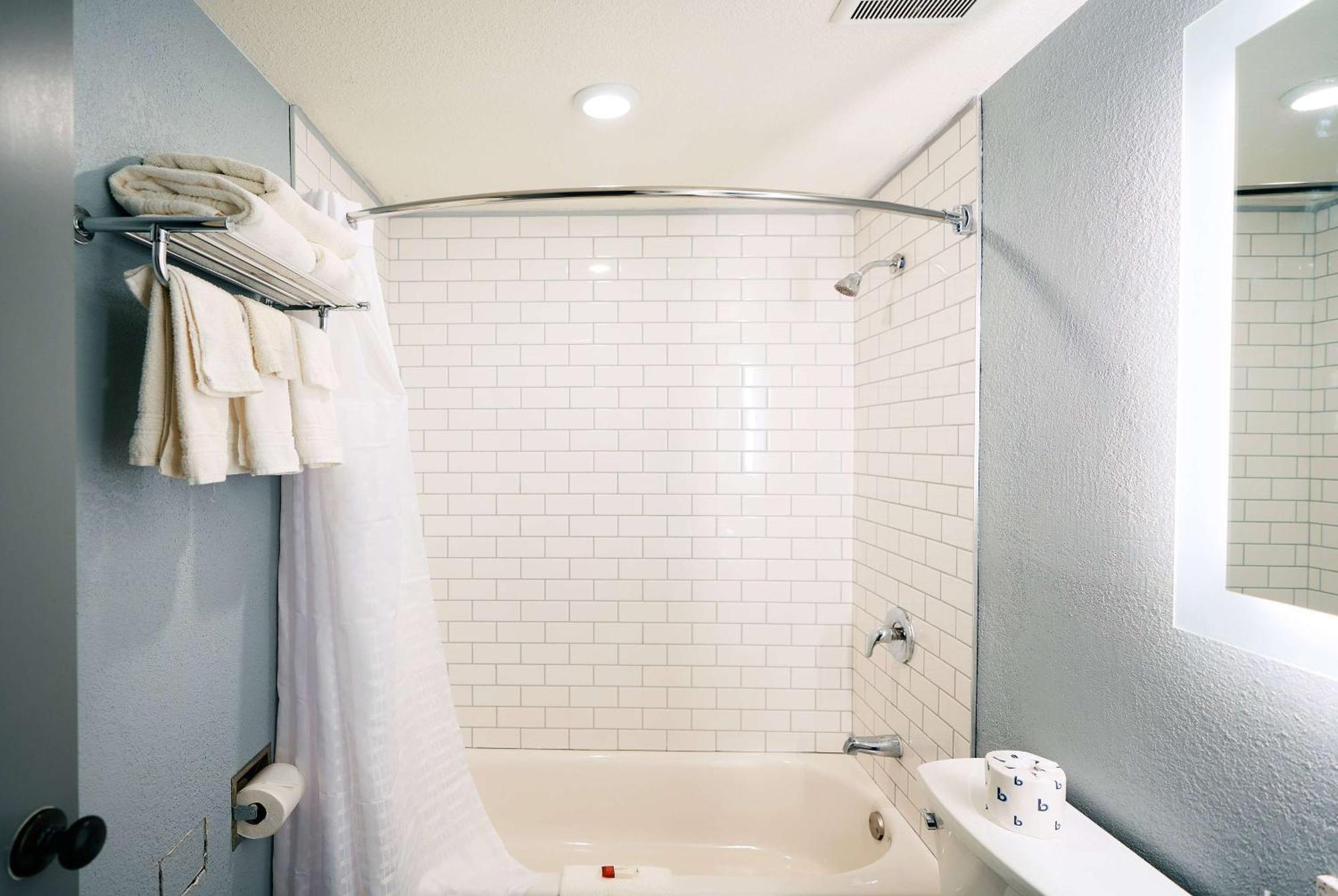 ซูเปอร์ 8 บาย วินด์แฮม พูโบล Hotel พัวโบล ภายนอก รูปภาพ
