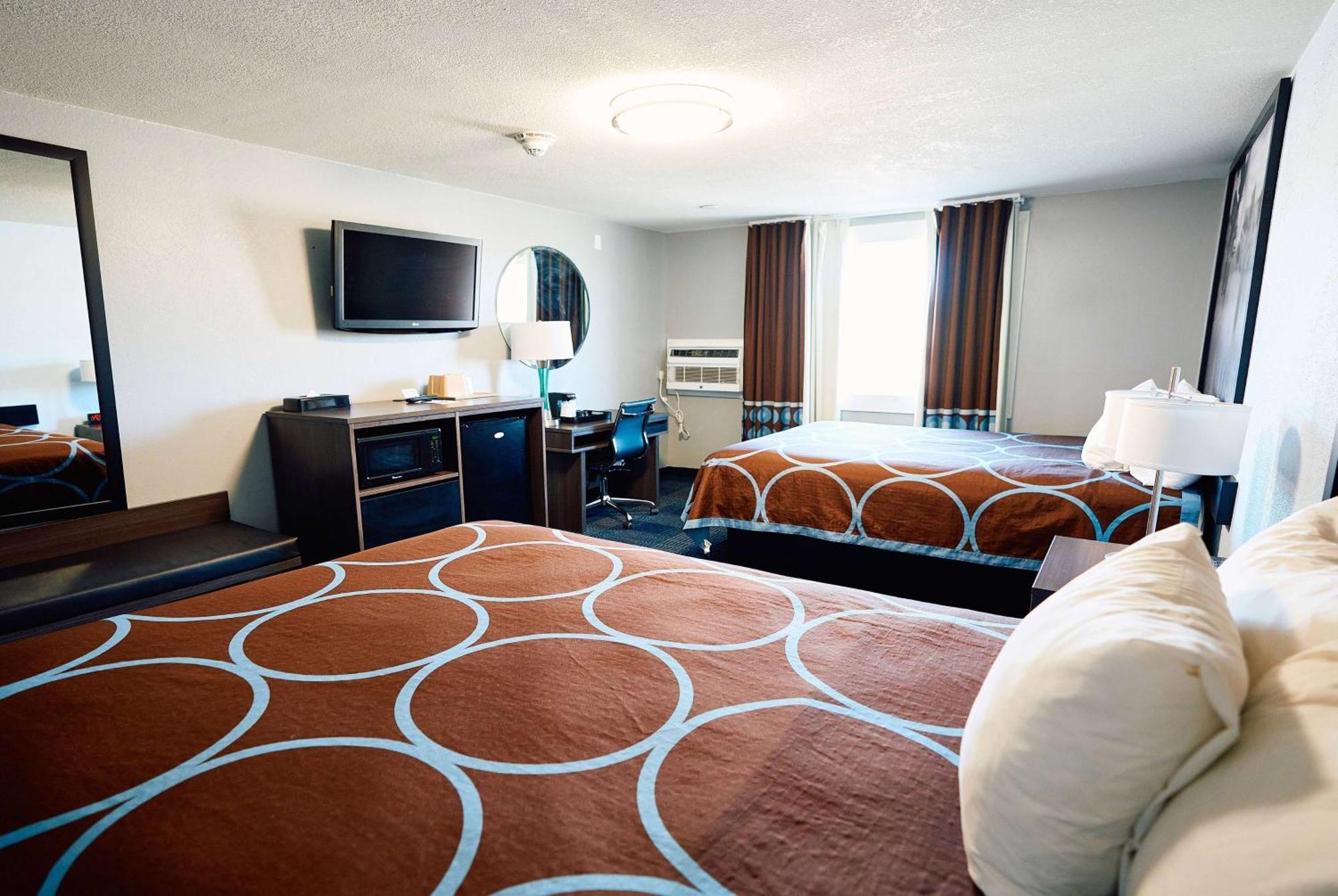 ซูเปอร์ 8 บาย วินด์แฮม พูโบล Hotel พัวโบล ภายนอก รูปภาพ
