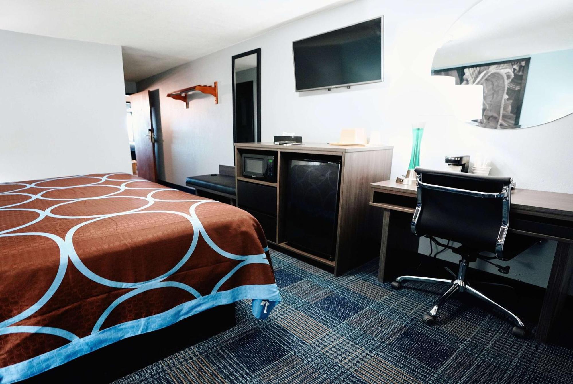 ซูเปอร์ 8 บาย วินด์แฮม พูโบล Hotel พัวโบล ภายนอก รูปภาพ