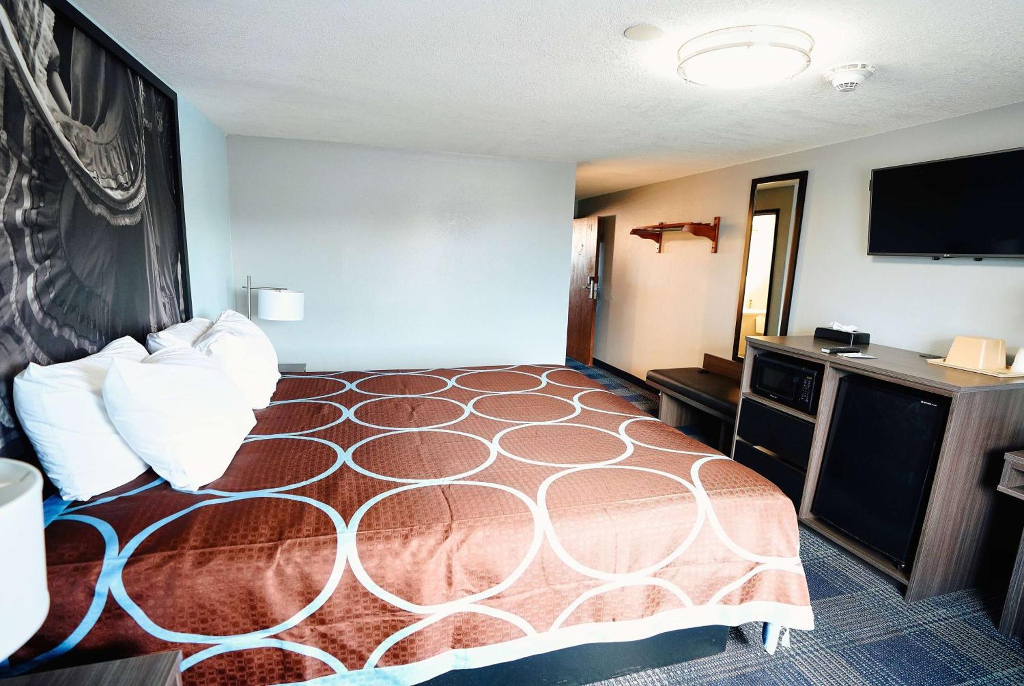ซูเปอร์ 8 บาย วินด์แฮม พูโบล Hotel พัวโบล ภายนอก รูปภาพ