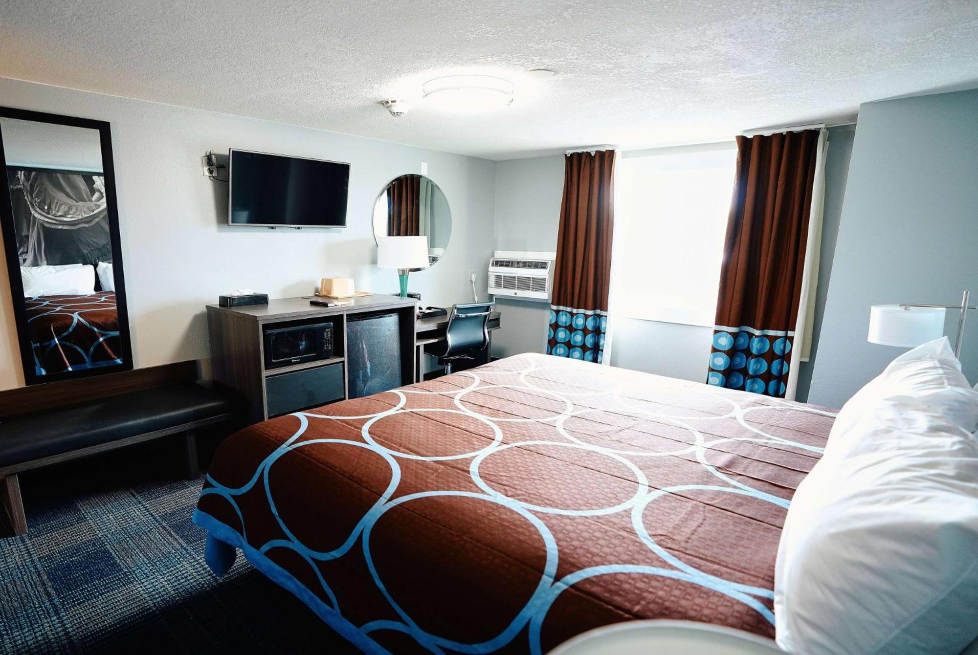 ซูเปอร์ 8 บาย วินด์แฮม พูโบล Hotel พัวโบล ภายนอก รูปภาพ